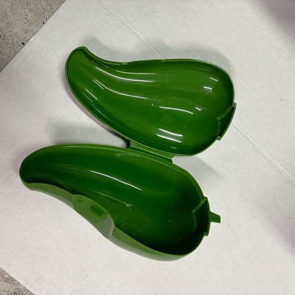 Tupperware Green Pepper Forget Me Not Veggie Keeper Green EUC Container Chili - Picture 3 of 3